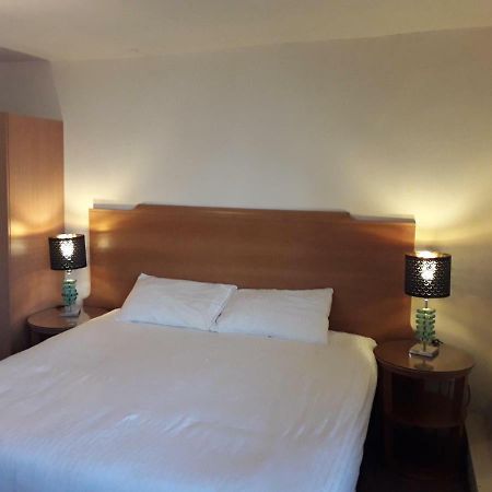 The Red Lion Appartement Newent Buitenkant foto