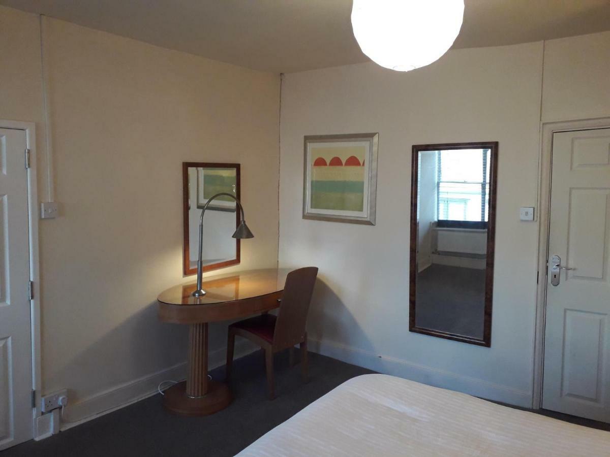 The Red Lion Appartement Newent Buitenkant foto