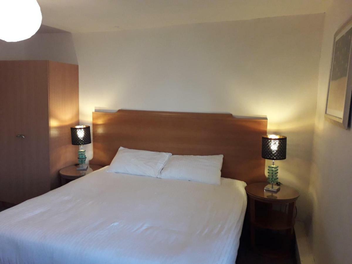 The Red Lion Appartement Newent Buitenkant foto